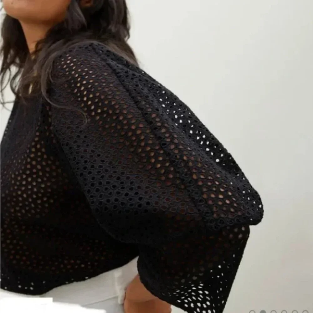Everlane Eyelet Lantern Top | xs